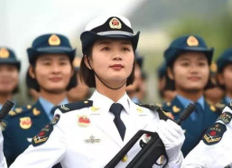 小姐姐军礼,致敬青春的庄严誓言